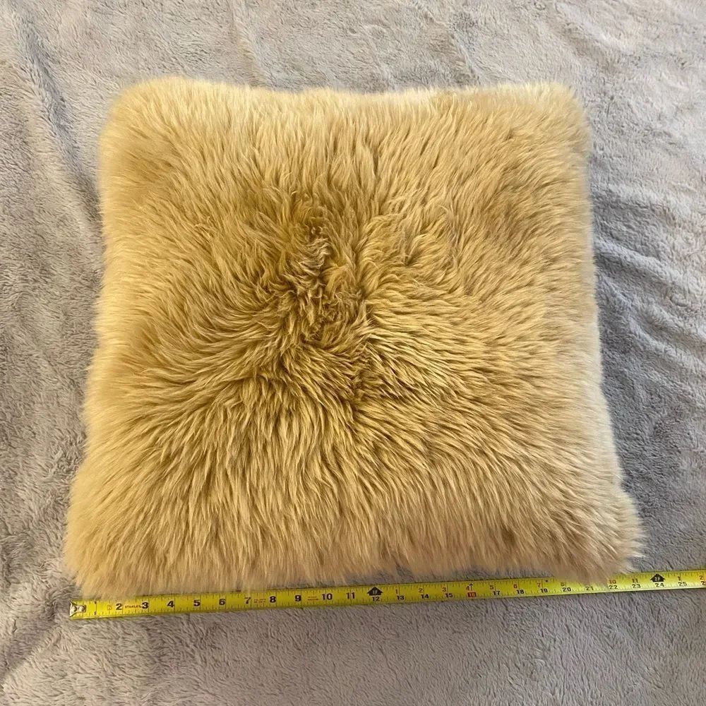 Williams-Sonoma Home 100# sheepskin pillow, 21x21 inch